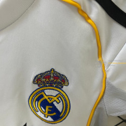 Camiseta y Pantalón Fútbol Niños Real Madrid Primera Equipación 2025-2026
