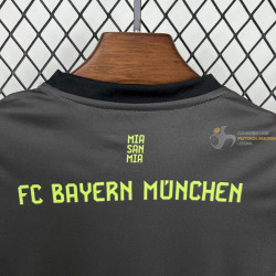 Camiseta y Pantalón Fútbol Niños Bayern Munich Portero Negra 2025-2026